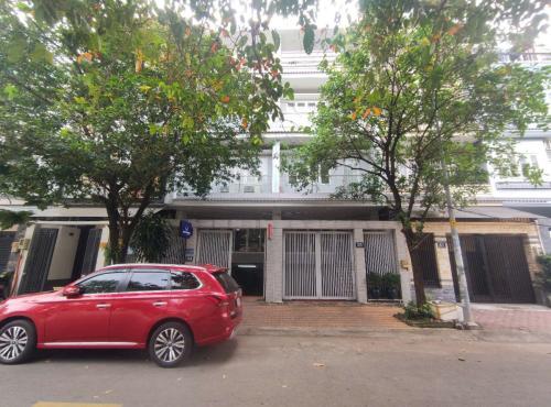 Cho thuê nguyên căn nhà đẹp Mai Dịch, 128m² 4.5 phòng, kinh doanh VP